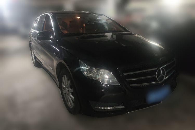 Used Mercedes-Benz R-Class 2017 R 320 4MATIC Business Edition Prestige Model Front Right 45 Deg