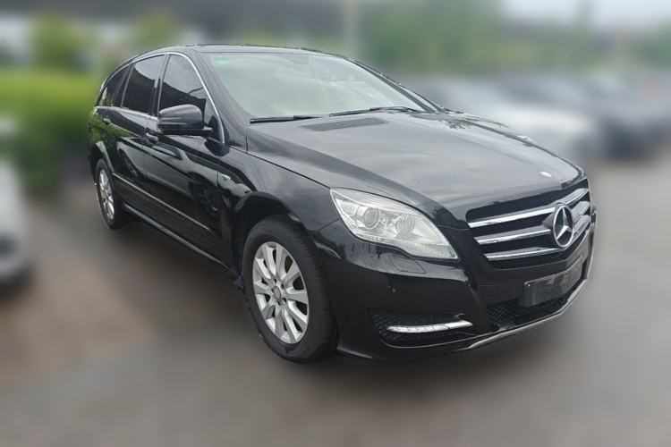 Used Mercedes-Benz R-Class 2017 R 320 4MATIC Business Edition Prestige Model Front Right 45 Deg