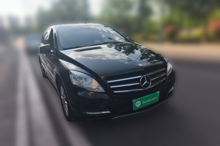 Used Mercedes-Benz R-Class 2017 R 320 4MATIC Business Edition Prestige Model Front Right 45 Deg