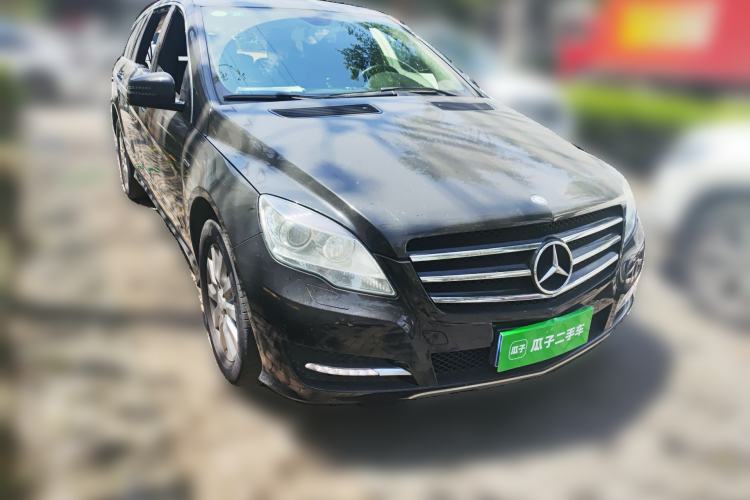 Used Mercedes-Benz R-Class 2017 R 320 4MATIC Business Edition Prestige Model Front Right 45 Deg
