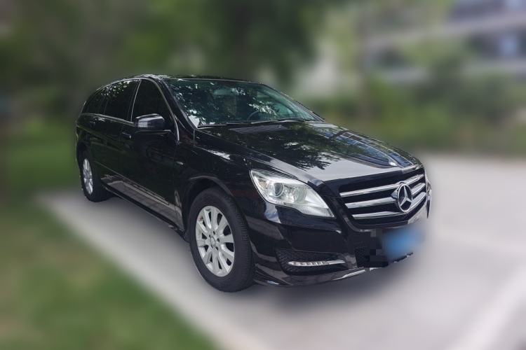 Used Mercedes-Benz R-Class 2017 R 320 4MATIC Business Edition Prestige Model Front Right 45 Deg