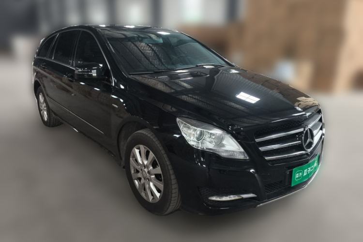 Used Mercedes-Benz R-Class 2017 R 320 4MATIC Business Edition Prestige Model Front Right 45 Deg