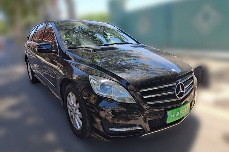 Used Mercedes-Benz R-Class 2017 R 320 4MATIC Business Edition Prestige Model Front Right 45 Deg