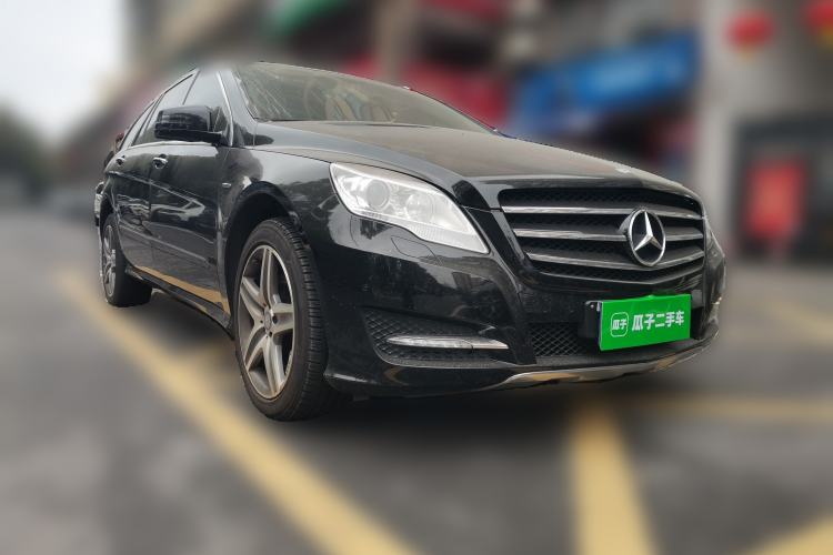 Used Mercedes-Benz R-Class 2017 R 400 4MATIC Exclusive Edition Front Right 45 Deg
