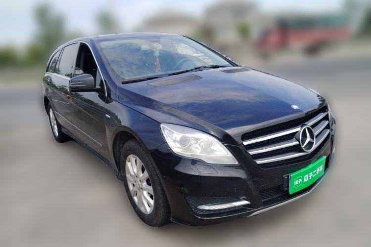 Used Mercedes-Benz R-Class 2017 R 320 4MATIC Business Edition Prestige Model Front Right 45 Deg