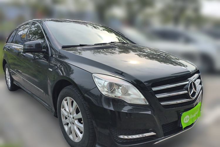 Used Mercedes-Benz R-Class 2017 R 320 4MATIC Business Edition Prestige Model Front Right 45 Deg
