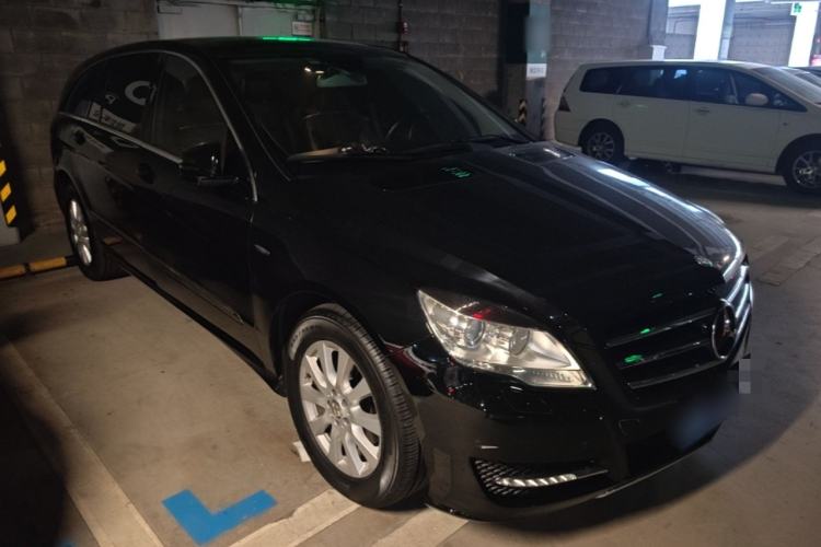 Used Mercedes-Benz R-Class 2017 R 320 4MATIC Business Edition Prestige Model Front Right 45 Deg