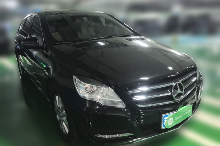 Used Mercedes-Benz R-Class 2017 R 320 4MATIC Business Edition Prestige Model Front Right 45 Deg