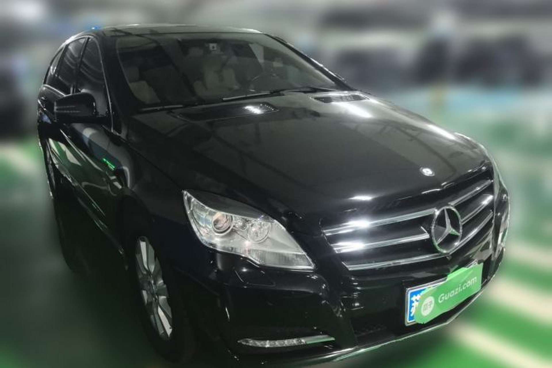 Used Mercedes-Benz R-Class 2017 R 320 4MATIC Business Edition Prestige Model Front Right 45 Deg