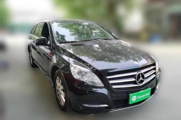 Used Mercedes-Benz R-Class 2017 R 320 4MATIC Business Edition Prestige Model Front Right 45 Deg