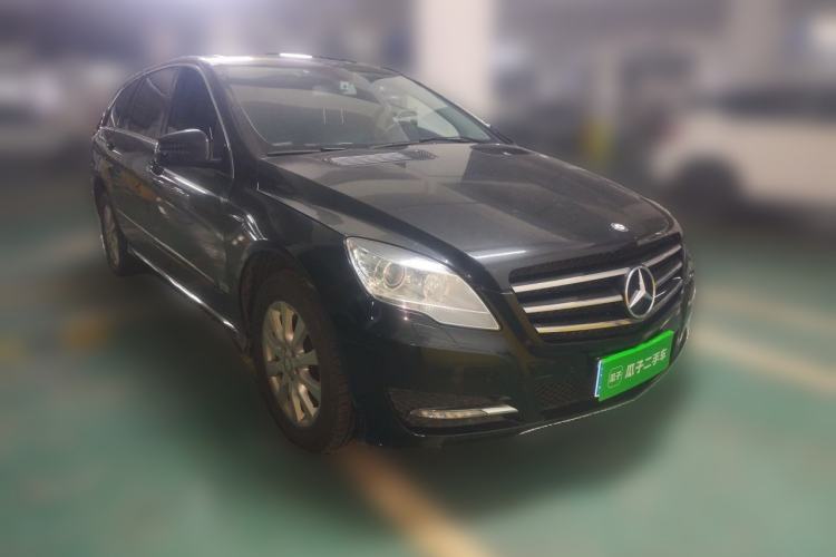 Used Mercedes-Benz R-Class 2017 R 320 4MATIC Business Edition Prestige Model Front Right 45 Deg