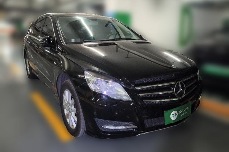 Used Mercedes-Benz R-Class 2017 R 320 4MATIC Business Edition Prestige Model Front Right 45 Deg