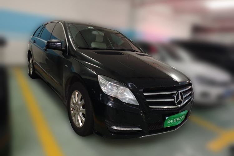 Used Mercedes-Benz R-Class 2017 R 320 4MATIC Business Edition Prestige Model Front Right 45 Deg