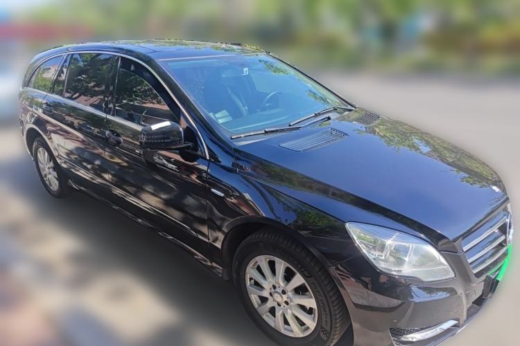 Used Mercedes-Benz R-Class 2017 R 320 4MATIC Business Edition Prestige Model Front Right 45 Deg