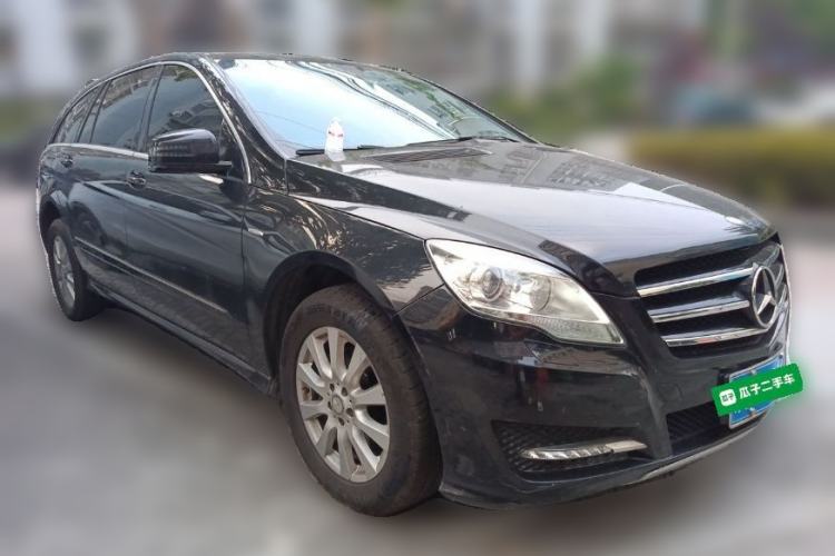 Used Mercedes-Benz R-Class 2017 R 320 4MATIC Business Edition Prestige Model Front Right 45 Deg