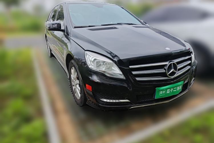 Used Mercedes-Benz R-Class 2017 R 320 4MATIC Business Edition Prestige Model Front Right 45 Deg