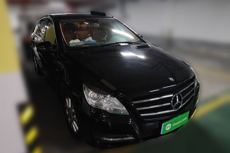 Used Mercedes-Benz R-Class 2017 R 320 4MATIC Business Edition Prestige Model Front Right 45 Deg