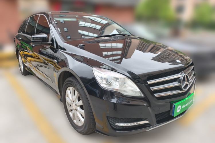 Used Mercedes-Benz R-Class 2017 R 320 4MATIC Business Edition Prestige Model Front Right 45 Deg