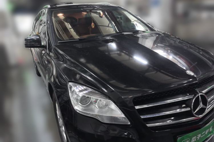 Used Mercedes-Benz R-Class 2017 R 320 4MATIC Business Edition Prestige Model Front Right 45 Deg