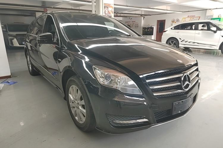 Used Mercedes-Benz R-Class 2017 R 320 4MATIC Business Edition Prestige Model Front Right 45 Deg