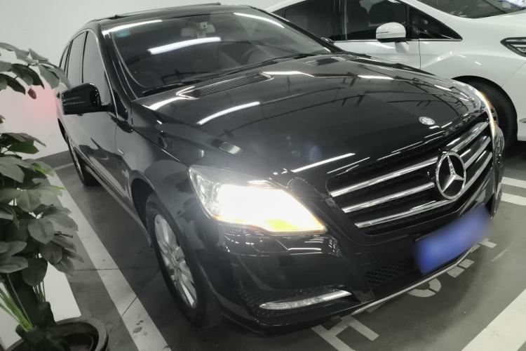 Used Mercedes-Benz R-Class 2017 R 320 4MATIC Business Edition Prestige Model Front Right 45 Deg