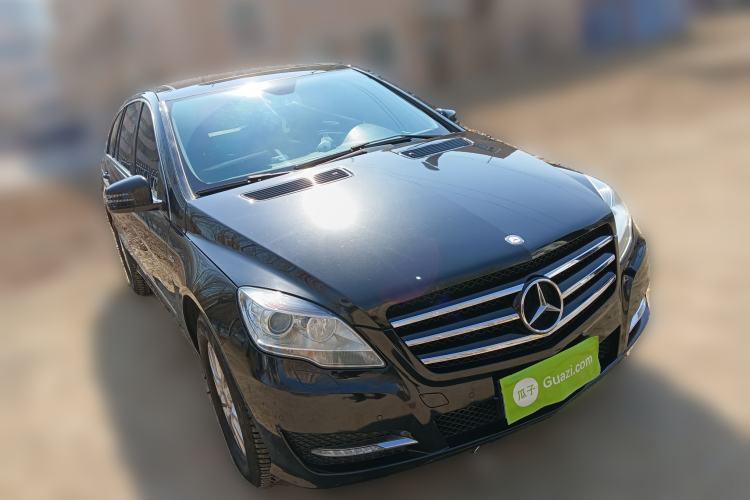 Used Mercedes-Benz R-Class 2017 R 320 4MATIC Business Edition Prestige Model Front Right 45 Deg
