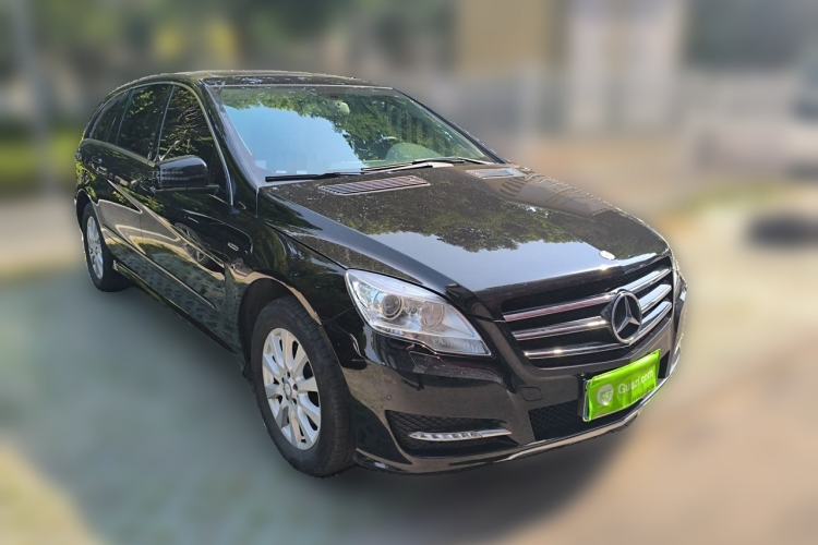 Used Mercedes-Benz R-Class 2017 R 320 4MATIC Business Edition Prestige Model Front Right 45 Deg
