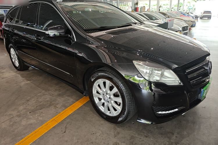 Used Mercedes-Benz R-Class 2017 R 320 4MATIC Business Edition Prestige Model Front Right 45 Deg