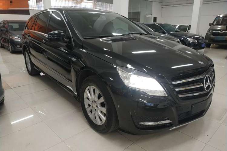 Used Mercedes-Benz R-Class 2017 R 320 4MATIC Business Edition Prestige Model Front Right 45 Deg