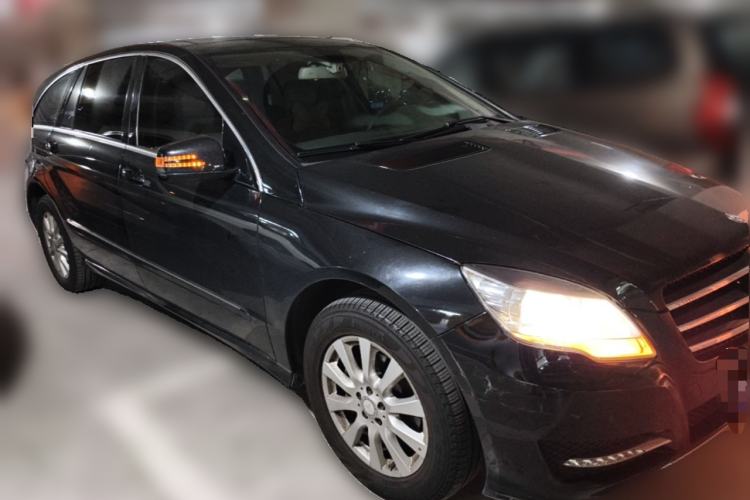 Used Mercedes-Benz R-Class 2017 R 320 4MATIC Business Edition Prestige Model Front Right 45 Deg