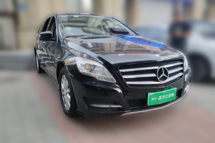 Used Mercedes-Benz R-Class 2017 R 320 4MATIC Business Edition Prestige Model Front Right 45 Deg