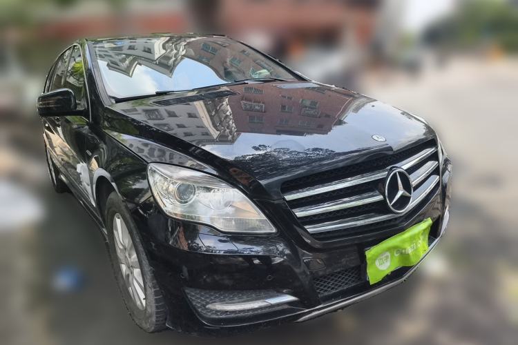 Used Mercedes-Benz R-Class 2017 R 320 4MATIC Business Edition Prestige Model Front Right 45 Deg