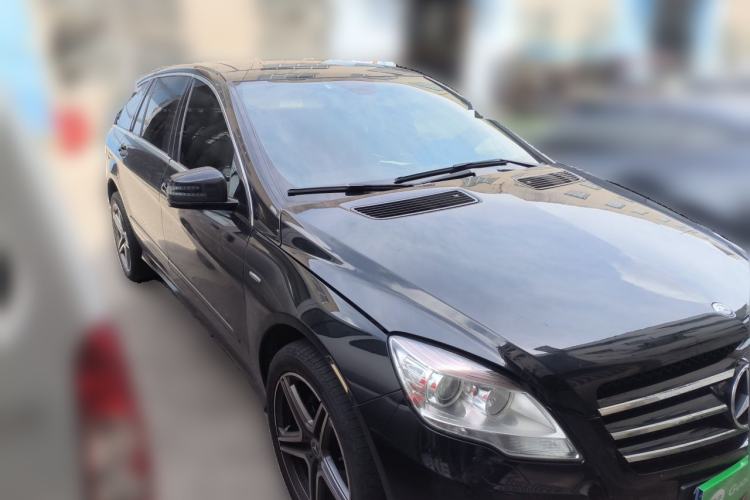 Used Mercedes-Benz R-Class 2017 R 320 4MATIC Luxury Collection Edition Front Right 45 Deg