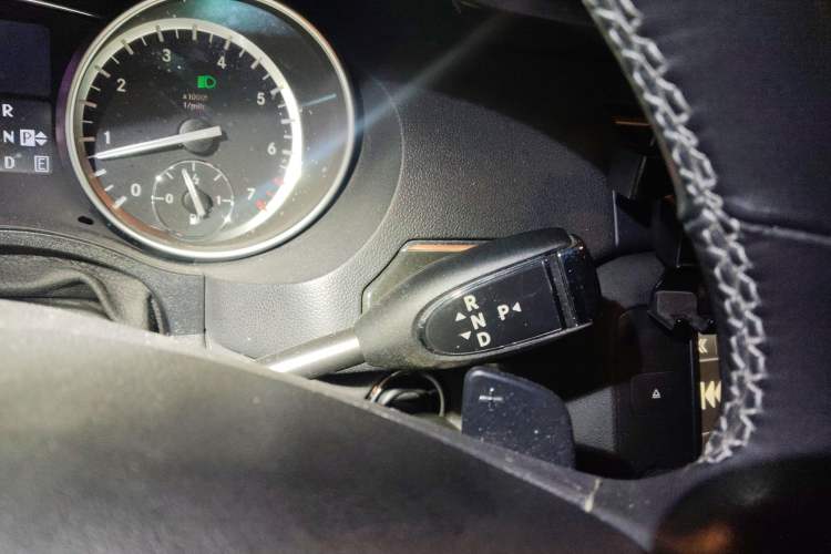 Used Mercedes-Benz R-Class 2017 R 320 4MATIC Business Edition Prestige Model Gear Lever