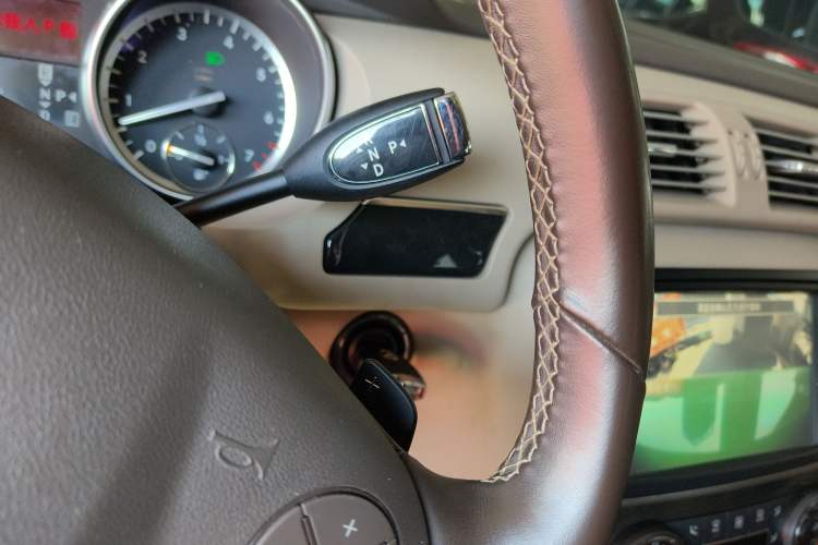 Used Mercedes-Benz R-Class 2017 R 320 4MATIC Business Edition Prestige Model Gear Lever