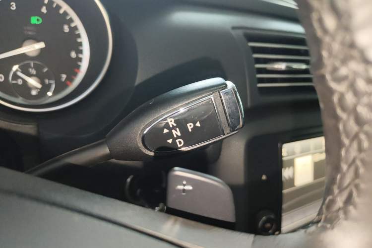 Used Mercedes-Benz R-Class 2017 R 320 4MATIC Business Edition Prestige Model Gear Lever