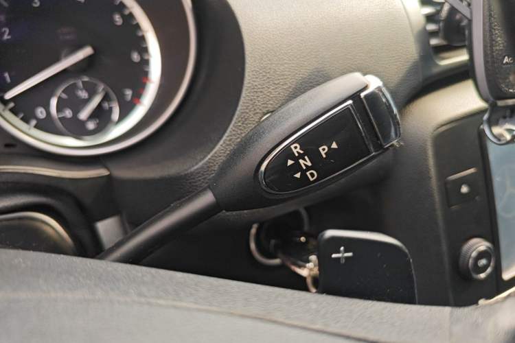 Used Mercedes-Benz R-Class 2017 R 320 4MATIC Business Edition Prestige Model Gear Lever