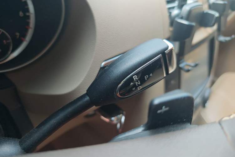 Used Mercedes-Benz R-Class 2017 R 320 4MATIC Business Edition Prestige Model Gear Lever