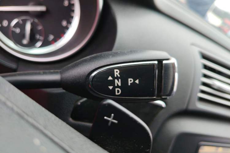 Used Mercedes-Benz R-Class 2017 R 320 4MATIC Business Edition Prestige Model Gear Lever