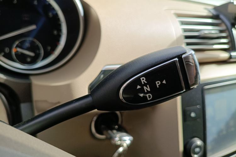 Used Mercedes-Benz R-Class 2017 R 320 4MATIC Business Edition Prestige Model Gear Lever