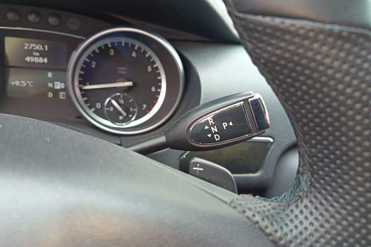 Used Mercedes-Benz R-Class 2017 R 400 4MATIC Exclusive Edition Gear Lever
