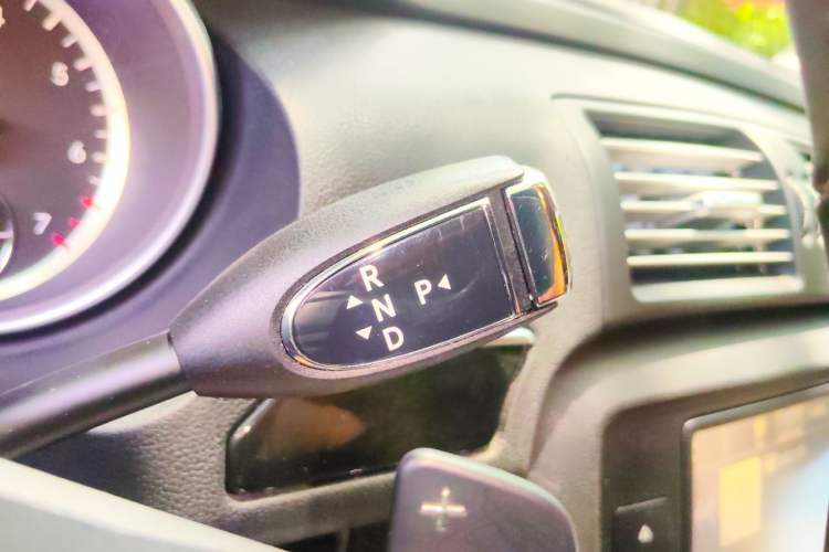 Used Mercedes-Benz R-Class 2017 R 320 4MATIC Business Edition Prestige Model Gear Lever