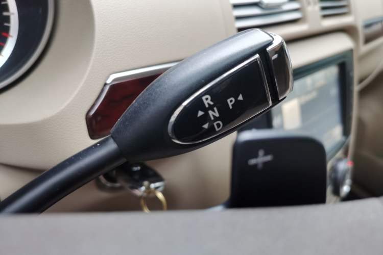 Used Mercedes-Benz R-Class 2017 R 320 4MATIC Business Edition Prestige Model Gear Lever