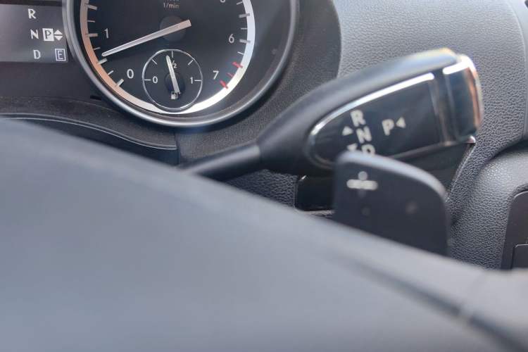 Used Mercedes-Benz R-Class 2017 R 320 4MATIC Business Edition Prestige Model Gear Lever
