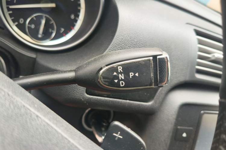 Used Mercedes-Benz R-Class 2017 R 320 4MATIC Business Edition Prestige Model Gear Lever