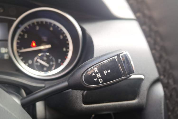 Used Mercedes-Benz R-Class 2017 R 320 4MATIC Business Edition Prestige Model Gear Lever
