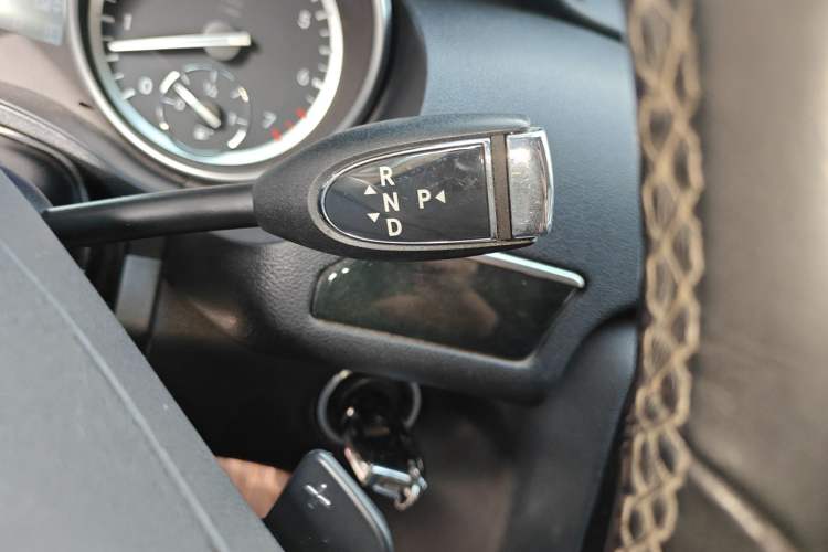Used Mercedes-Benz R-Class 2017 R 320 4MATIC Business Edition Prestige Model Gear Lever