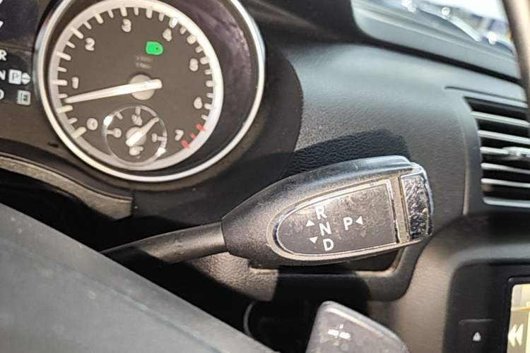 Used Mercedes-Benz R-Class 2017 R 320 4MATIC Business Edition Prestige Model Gear Lever
