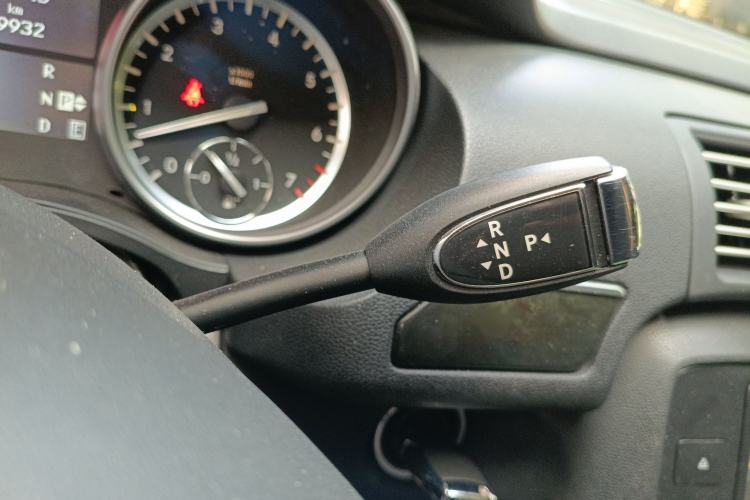 Used Mercedes-Benz R-Class 2017 R 320 4MATIC Business Edition Prestige Model Gear Lever