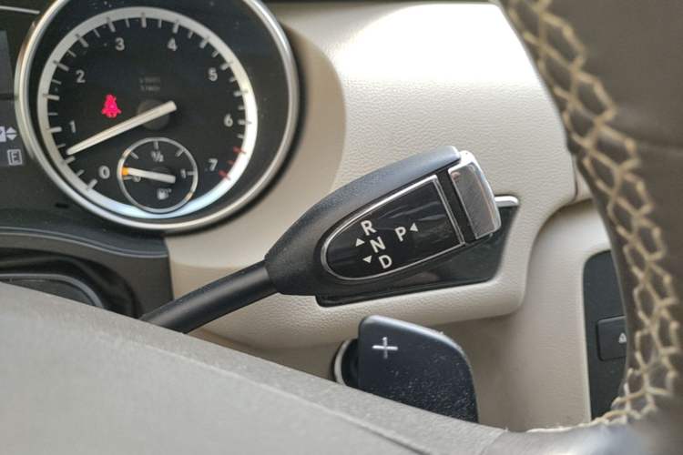 Used Mercedes-Benz R-Class 2017 R 320 4MATIC Business Edition Prestige Model Gear Lever